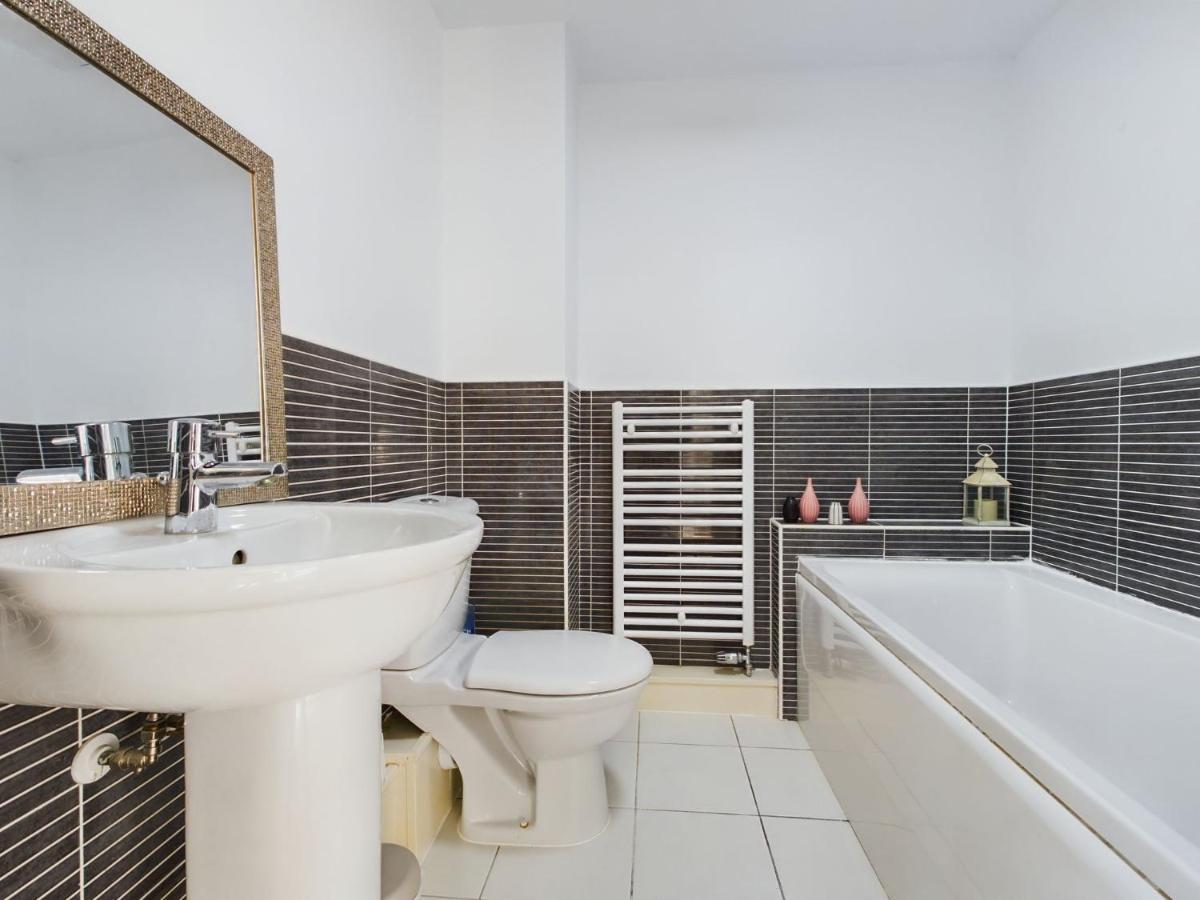 247 Serviced Accommodation In Stafford- 3Br Townhouse 외부 사진