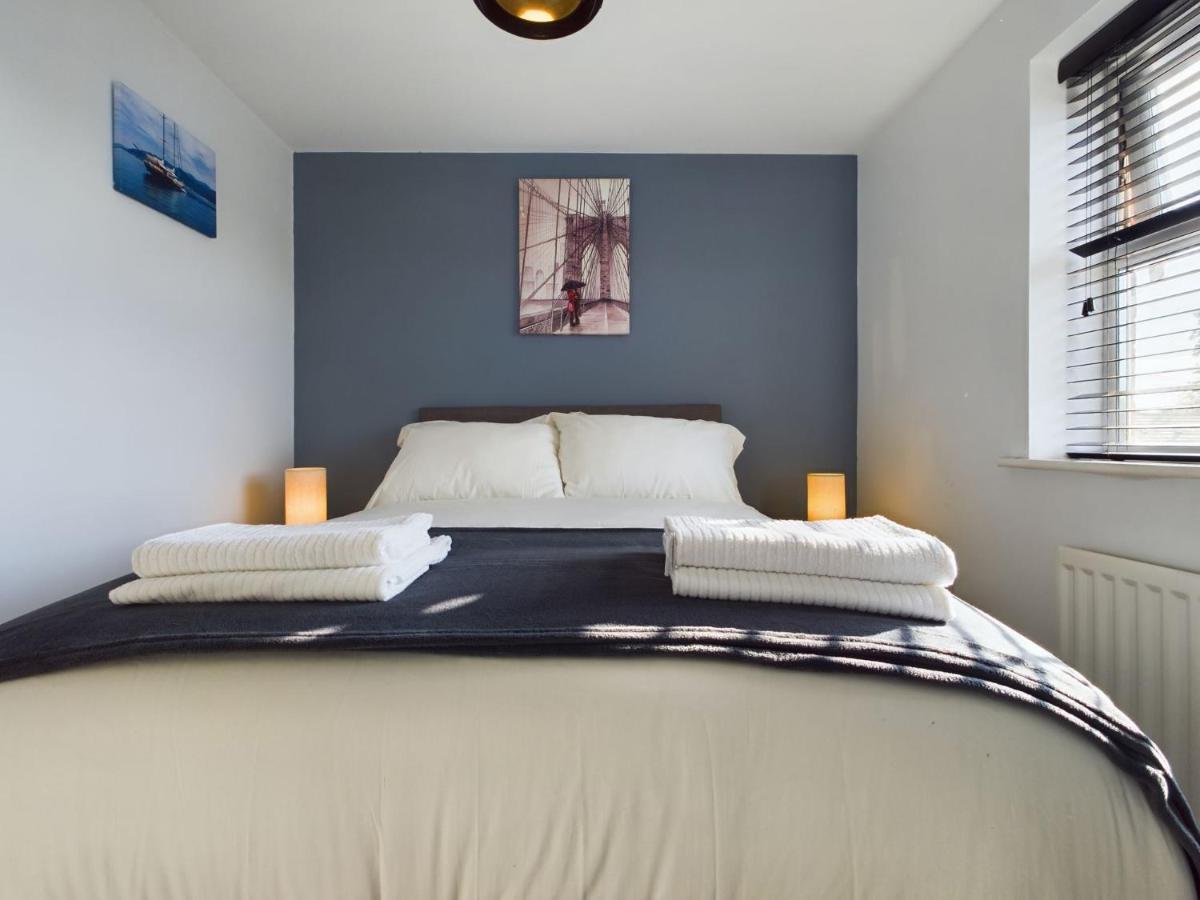 247 Serviced Accommodation In Stafford- 3Br Townhouse 외부 사진