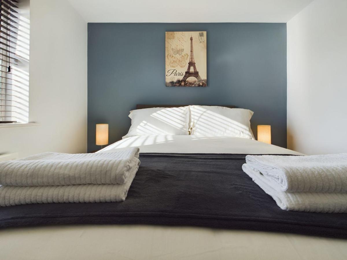 247 Serviced Accommodation In Stafford- 3Br Townhouse 외부 사진
